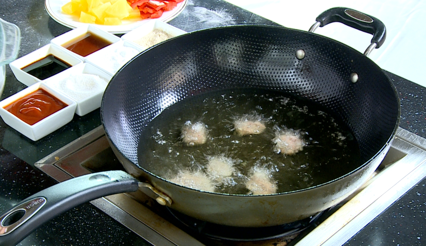 Sweet and Sour Pork with Pineapple COOKING STEP 3