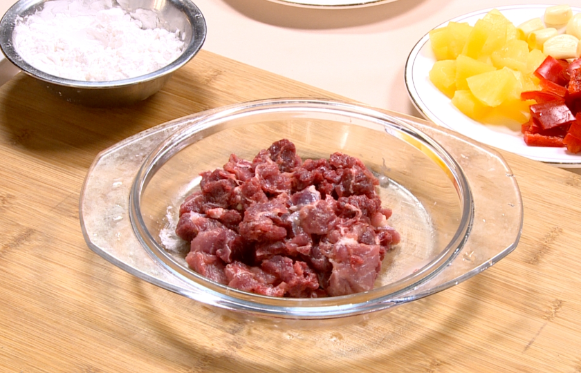 Sweet and Sour Pork with Pineapple COOKING STEP 2