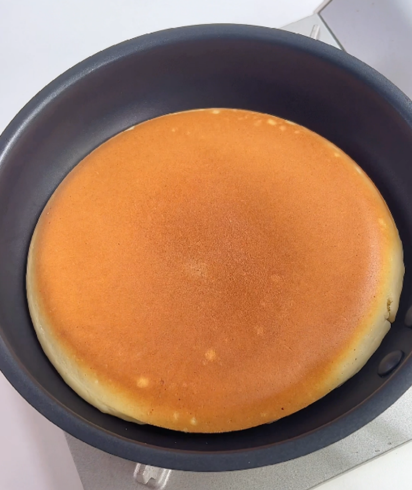 How to make pancakes COOKING STEP 4