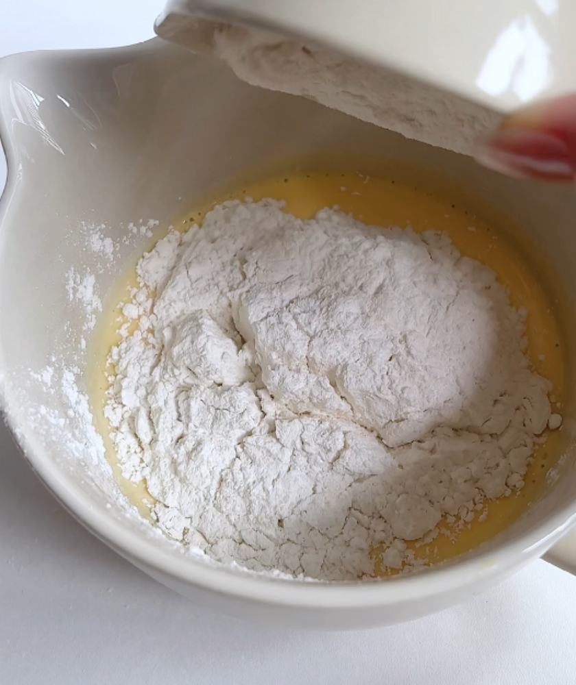 Low-calorie yogurt cake COOKING STEP 2