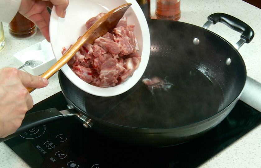 White Radish And Kelp Pork Ribs Soup COOKING STEP 2