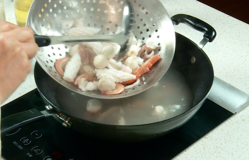 Ma La Xiang Guo (Sichuan Mala Dry Pot) COOKING STEP 2