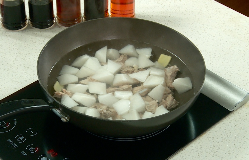 Radish And Pork Ribs Soup COOKING STEP 4