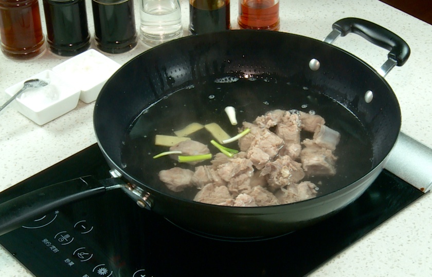 White Radish And Kelp Pork Ribs Soup COOKING STEP 4