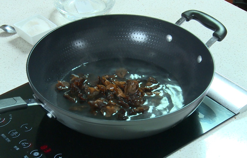 Wood Ear Mushroom Salad COOKING STEP 3