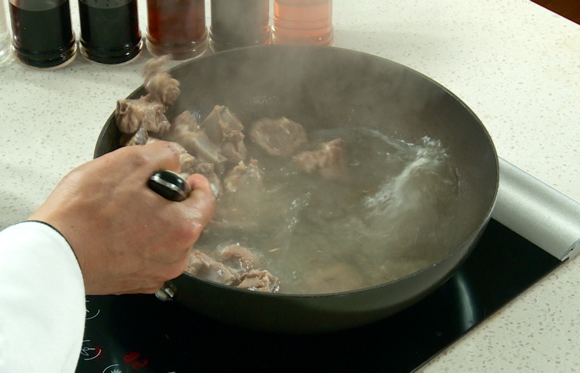 Yam And Pork Ribs Soup COOKING STEP 2