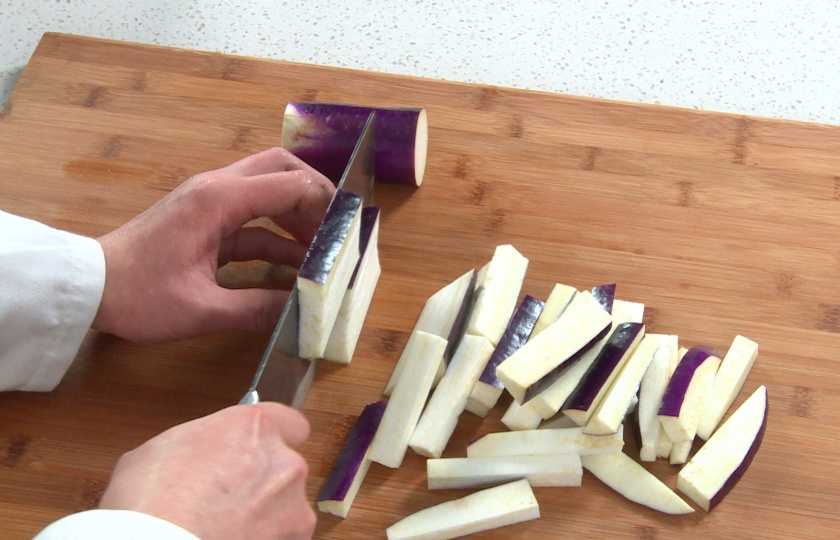 Eggplant String Bean Stir-fry COOKING STEP 1