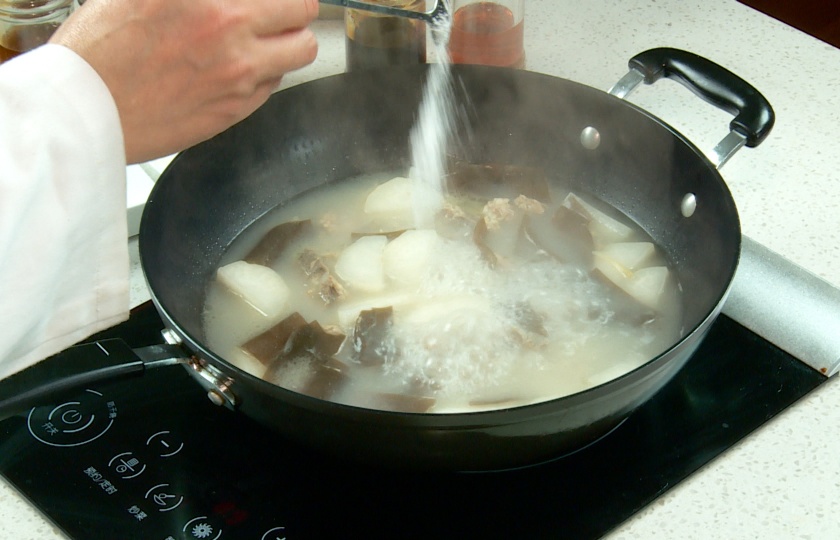 White Radish And Kelp Pork Ribs Soup COOKING STEP 6