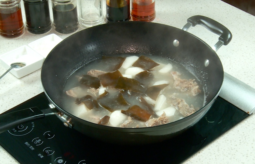 White Radish And Kelp Pork Ribs Soup COOKING STEP 5