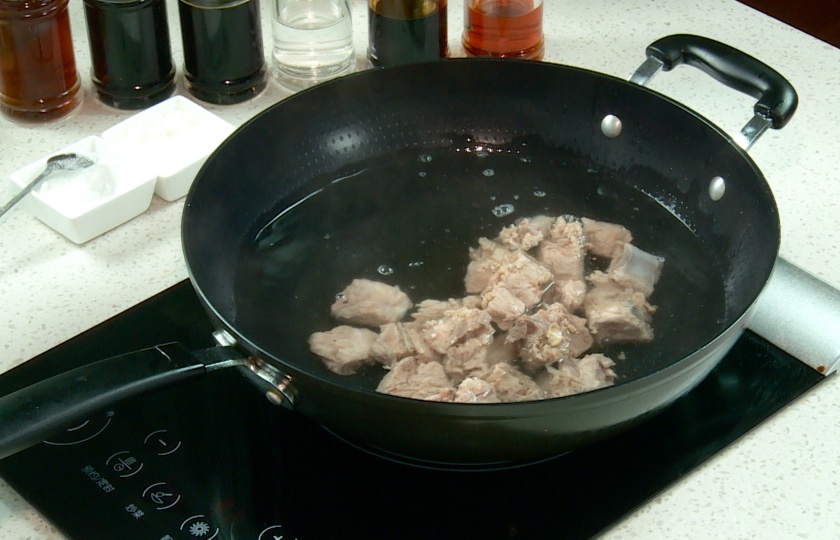 White Radish And Kelp Pork Ribs Soup COOKING STEP 3