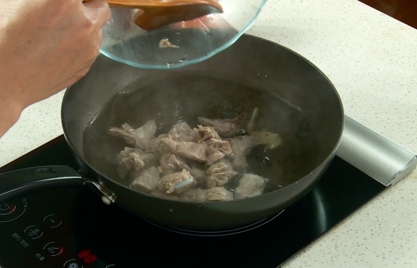 Radish And Pork Ribs Soup COOKING STEP 3