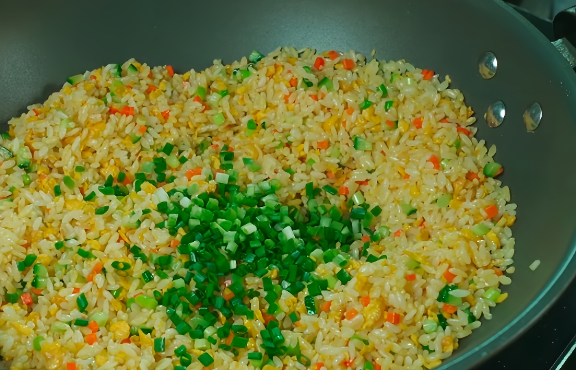 egg fried rice COOKING STEP 5