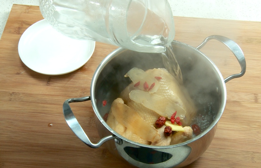 Chinese Herbal Chicken Soup COOKING STEP 3