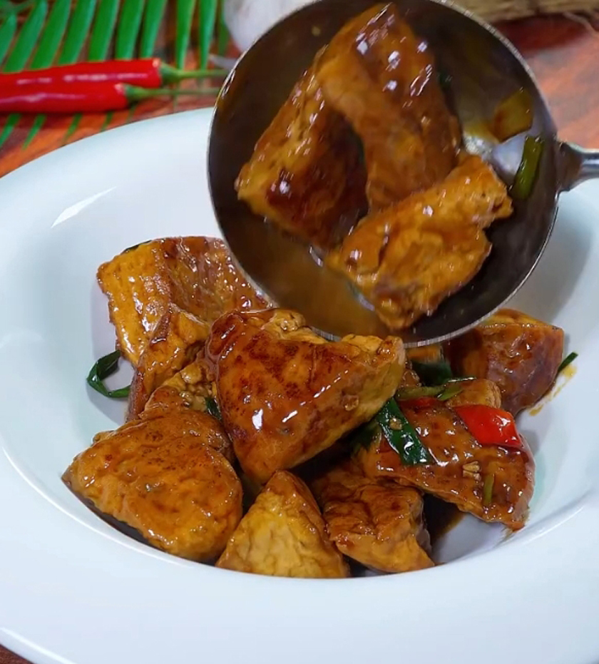 a delicious oyster sauce tofu is ready