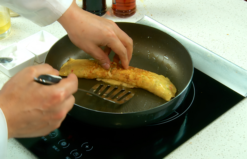 Egg cakes Flipping