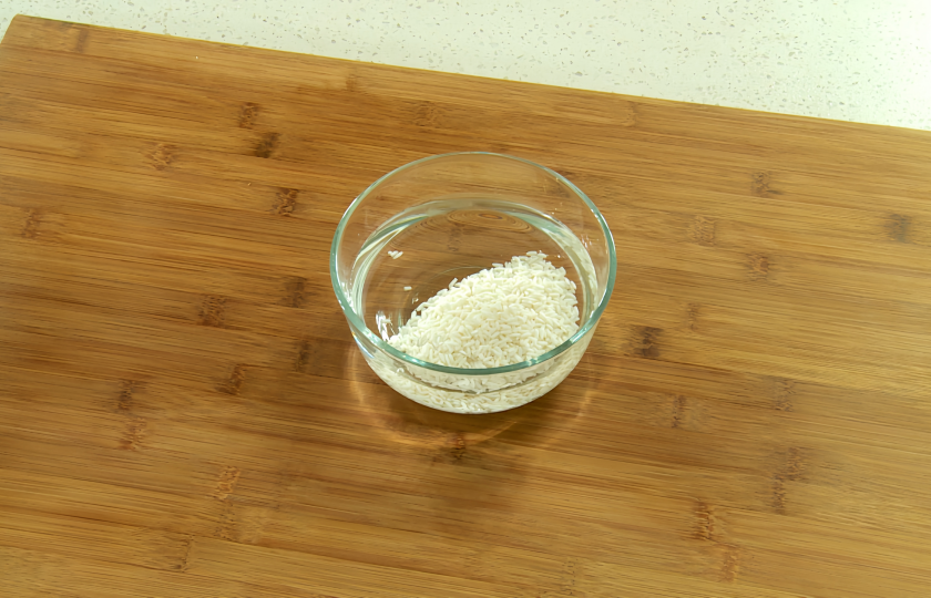 Soak glutinous rice