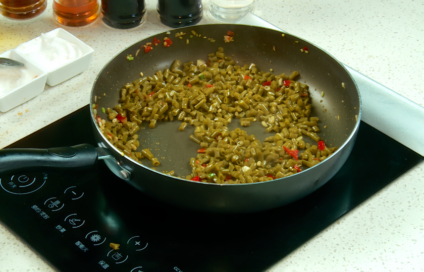 Stir-fried pickled cowpeas