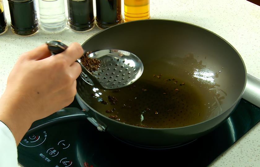 Stir-fry Chinese prickly ash