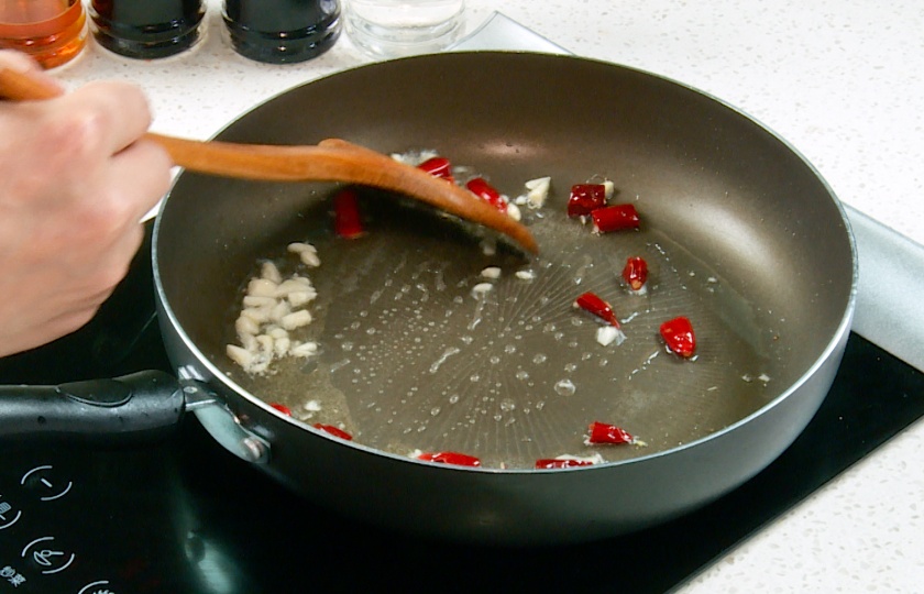 Stir-fry the seasonings