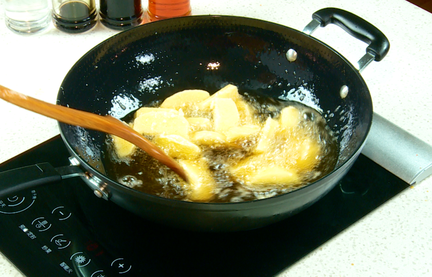 Initial frying of apples