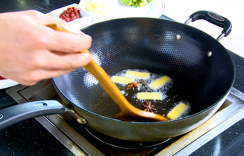 Stir-fry ginger and star anise