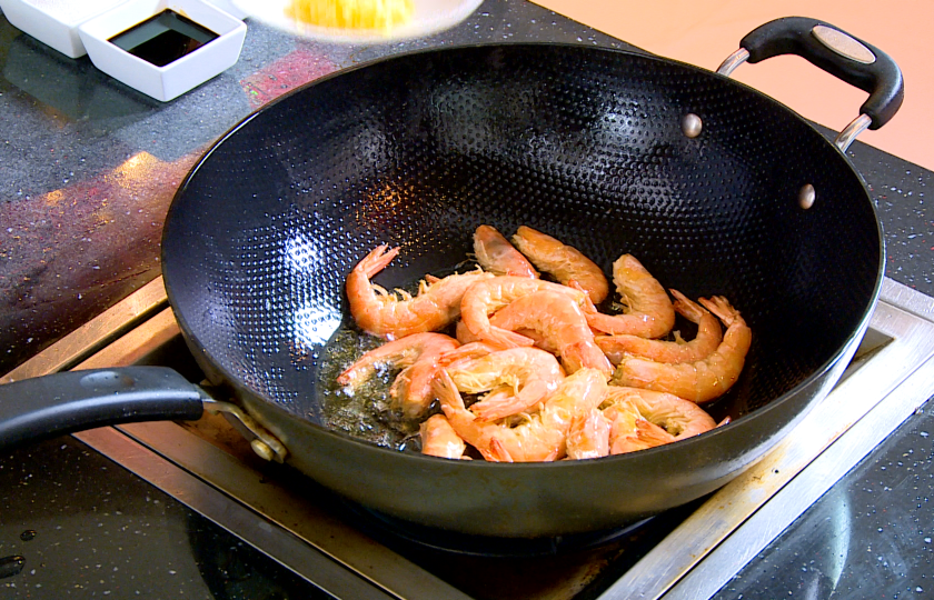 Fry prawns