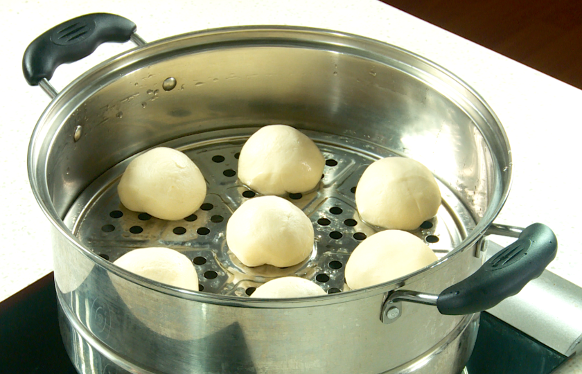 Placement of red bean paste buns and preparation for steaming