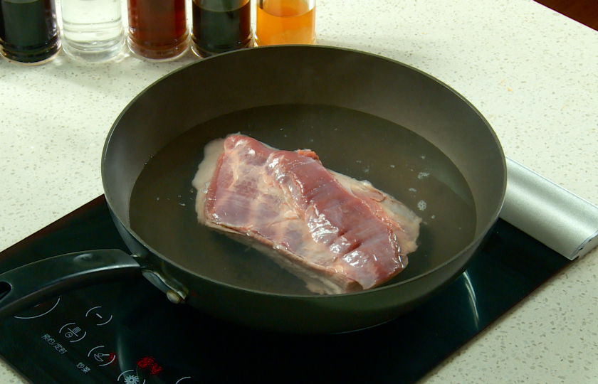 Boiling streaky pork