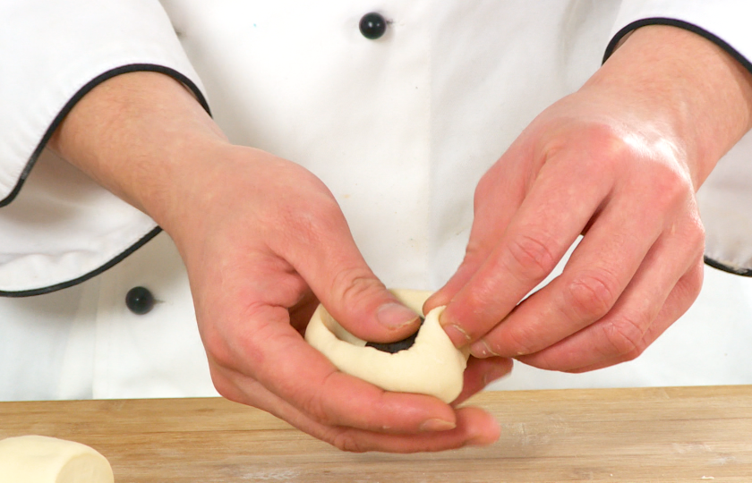 Wrapping red bean paste filling