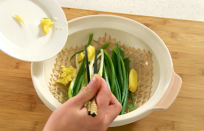 Lining the casserole