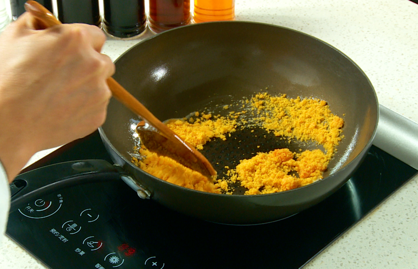 Stir-fry salted duck egg yolks