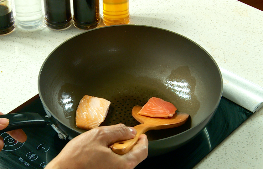 Put the salmon pieces in and fry them