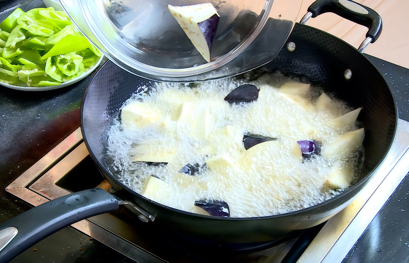 Fry eggplant chunks