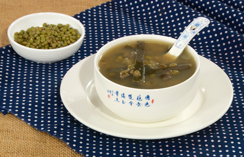 Refreshing Sweet Sea Kelp & Mung Bean Soup - Nutritious Delight