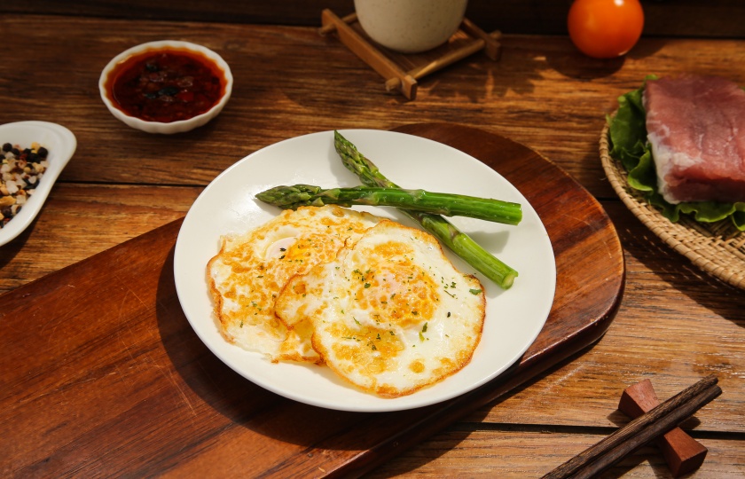 Explore cooking essentials: What is the best oil to cook eggs with?