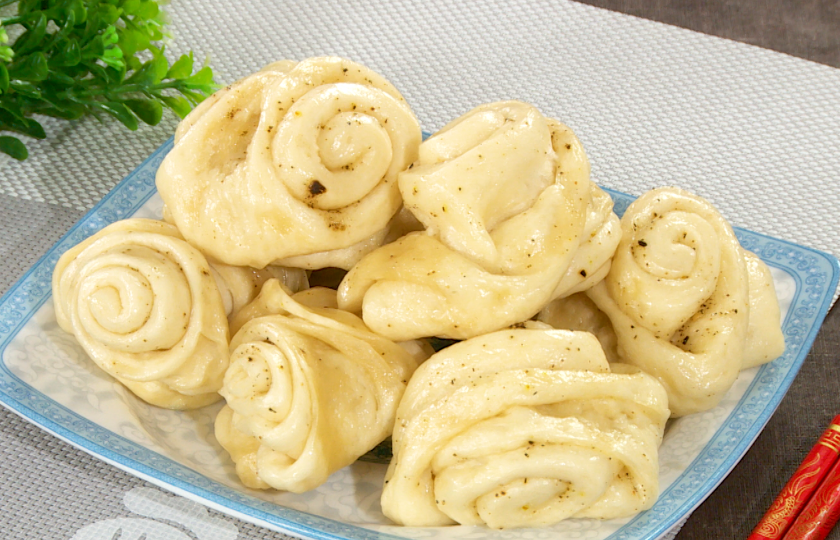 Homemade Delight: Salt and Pepper Flower Rolls