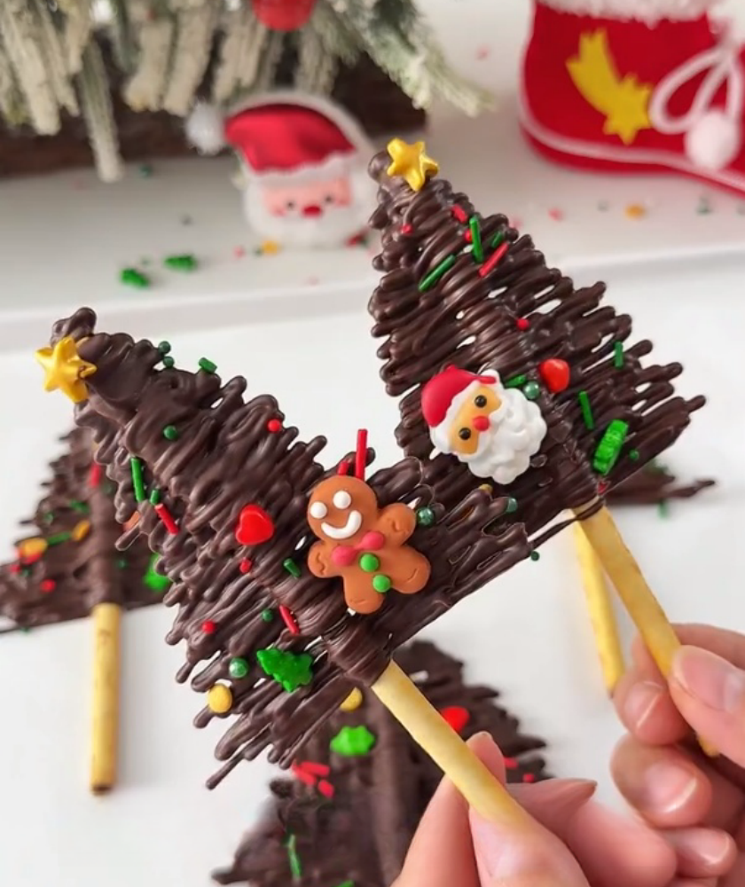 The delicious chocolate Christmas tree is ready