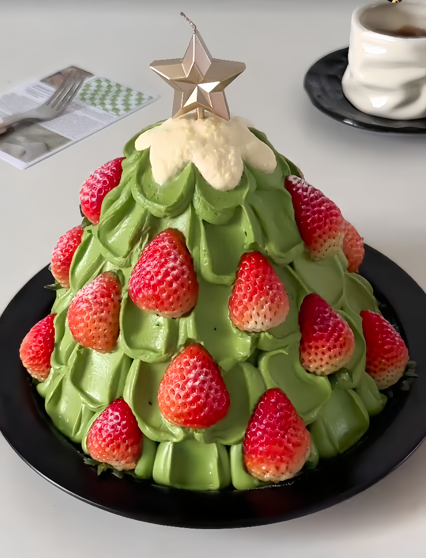 Christmas Tree Cake