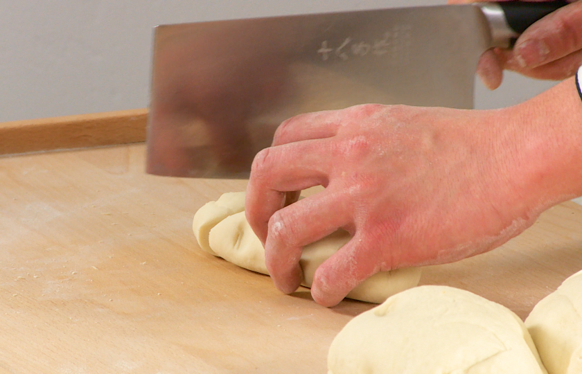 Dividing and processing dough