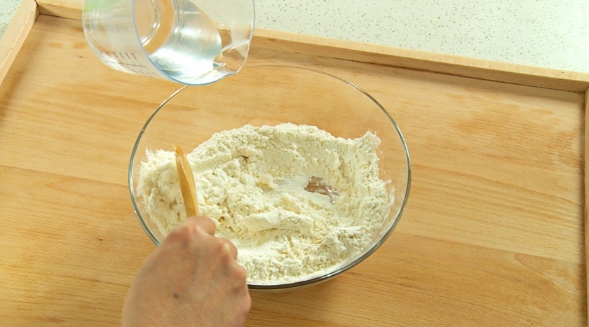 Preliminary kneading of dough