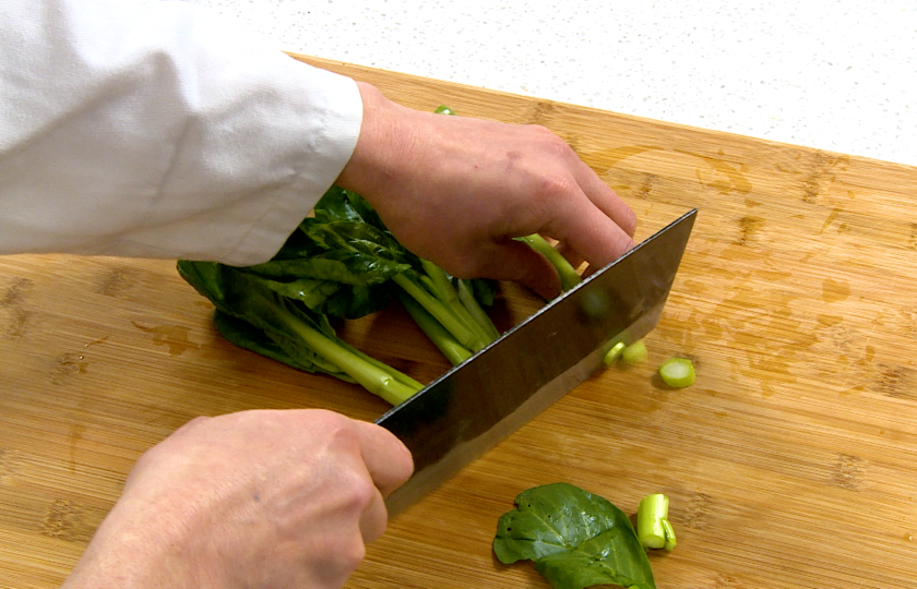 Remove the tip of Choy Sum