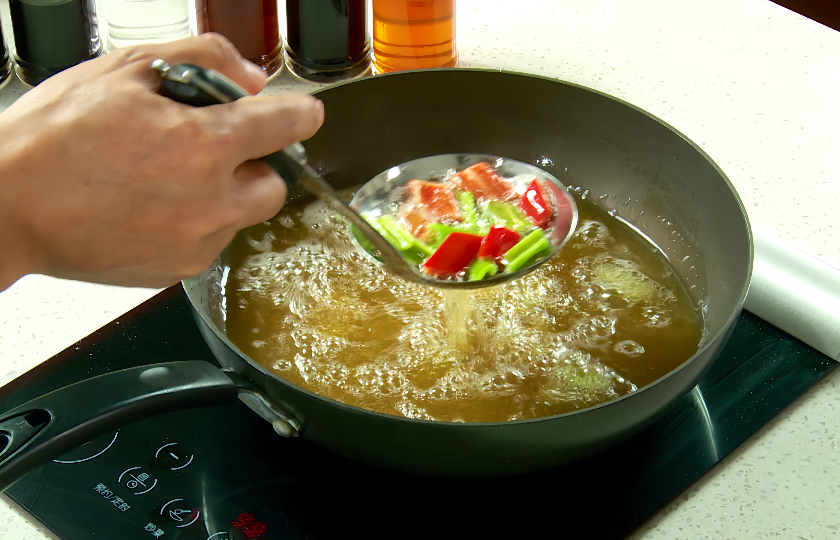 Fry pepper slices