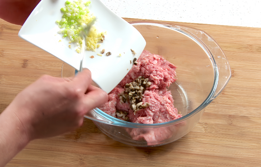 Prepare minced meat filling