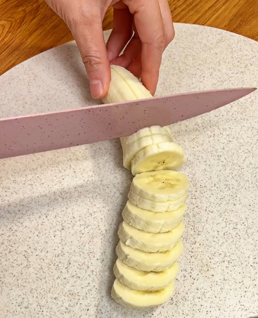 Slice the banana