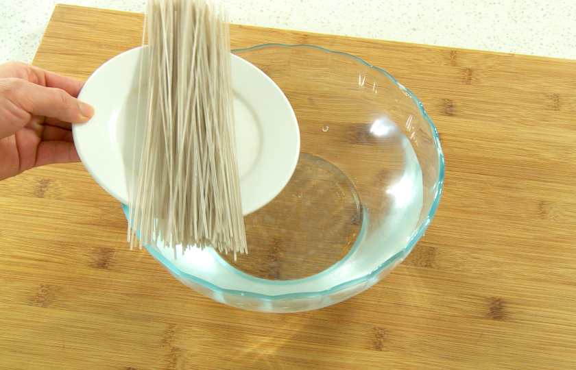 Preparation for soaking vermicelli