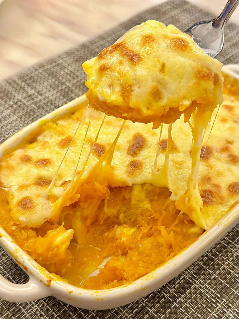 Baked Cheese Squash Casserole