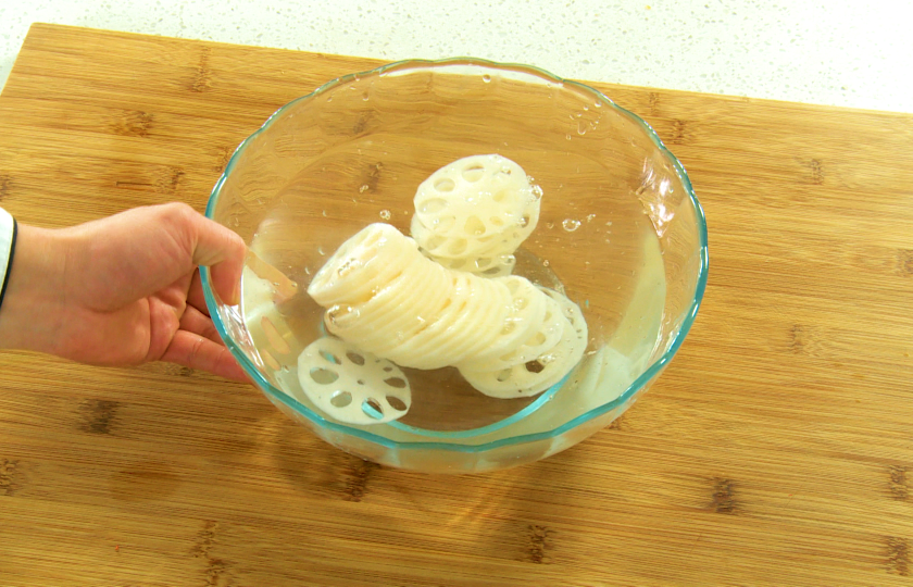 Cut & Soak Lotus Root