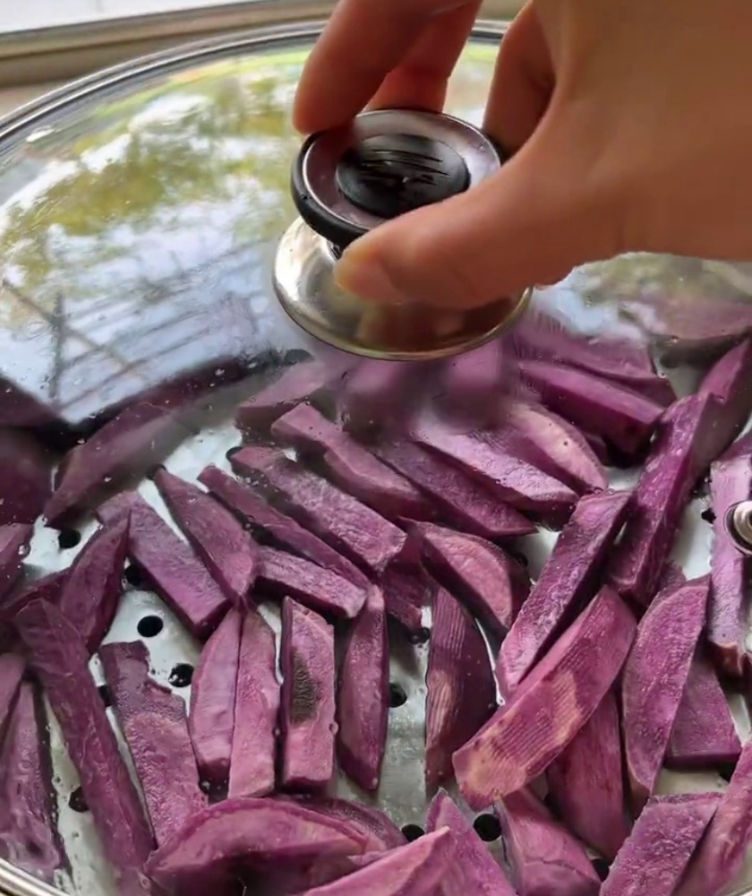 Steam purple sweet potato