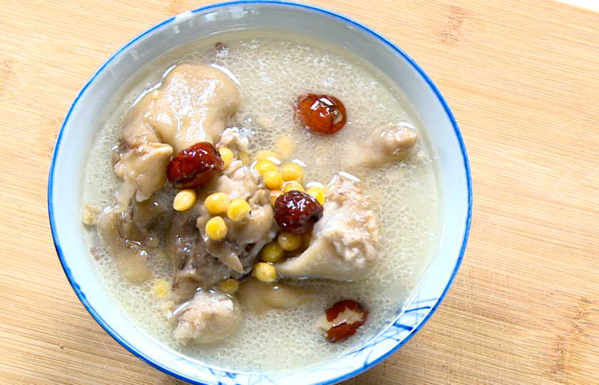 Pork Trotter Soup with Soybeans Recipe