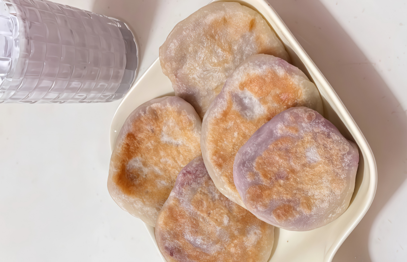 Simple and low-fat style : purple sweet potato transformed into exquisite pancakes